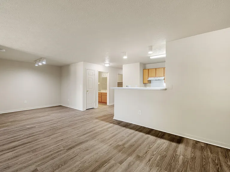 Autumn Woods Apartments — Photo 59