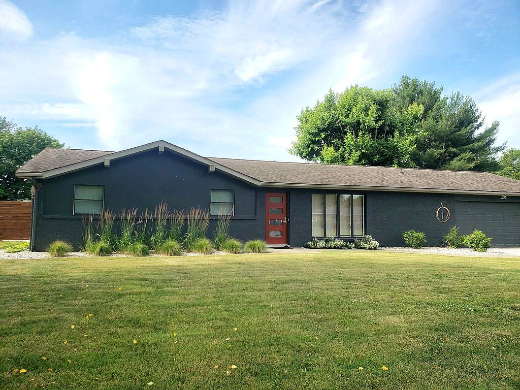 1345 W Magnolia St - Property Image