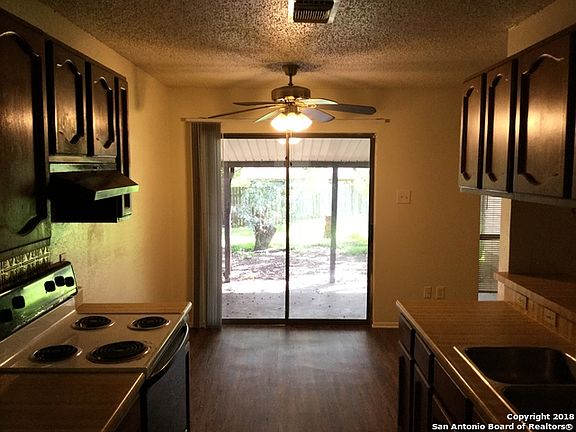 5th image of 2922 Timber View Dr