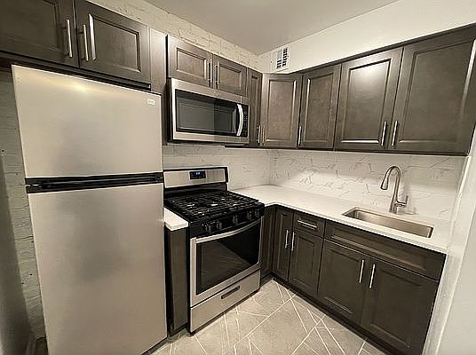 4th image of 58 W 36th St #4