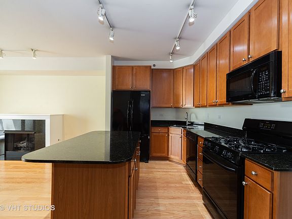 4th image of 1212 N Wells St APT 1204
