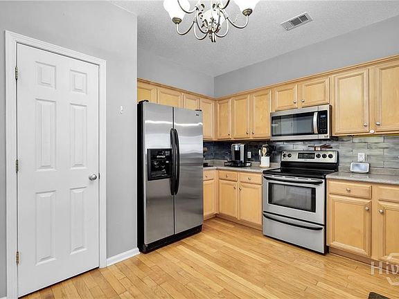 5th image of 85 Stonelake Cir