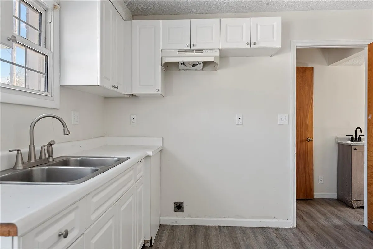 Brick Haven - 111 - Unit 3 — Photo 3
