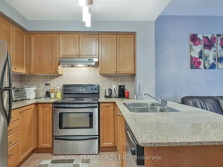 2 Maison Parc Ct #808 — Photo 6