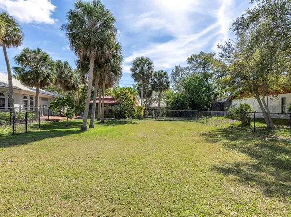 Fiesta Dr #5, Sarasota, FL 34231