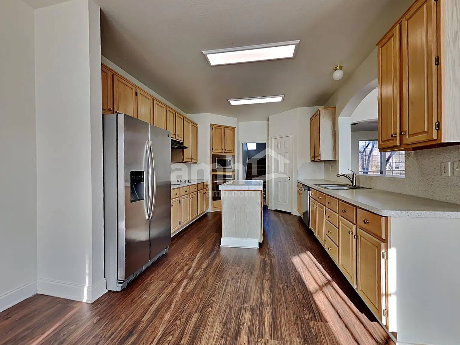4 bed, 2.5 bath, 2481 sqft, $2,985 — Photo 3