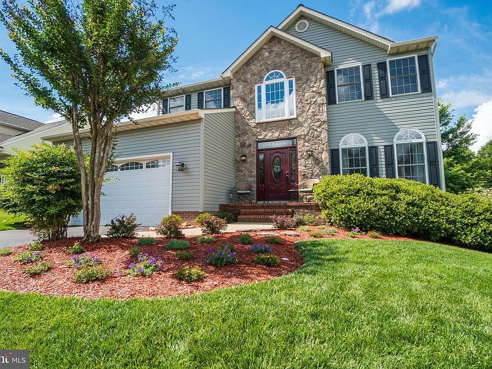 1st image of 14 Sassafras Ln