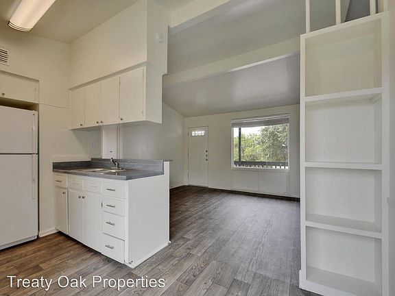 5th image of 2506 Manor Cir APT C