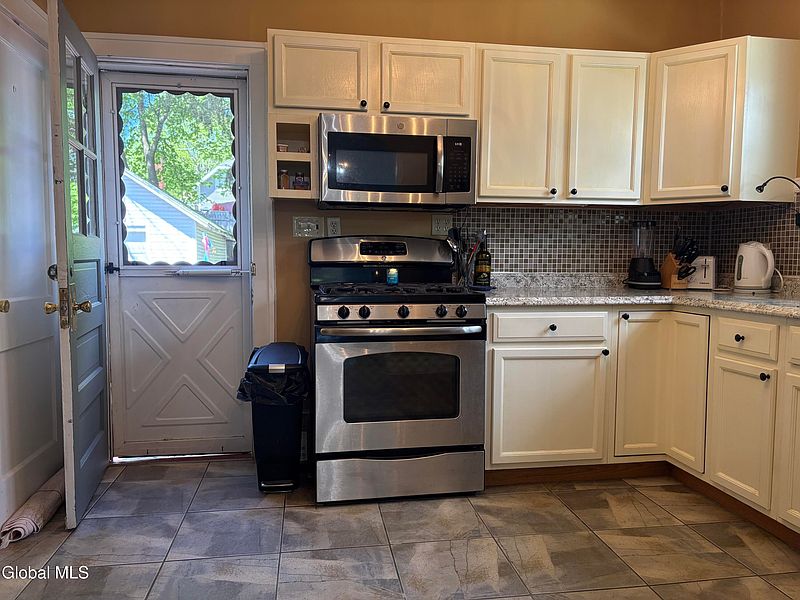5th image of 11 Rankin Avenue