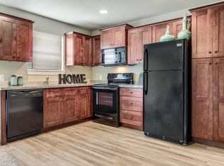 10515 Clubhouse Dr, Kansas City, KS 66109
