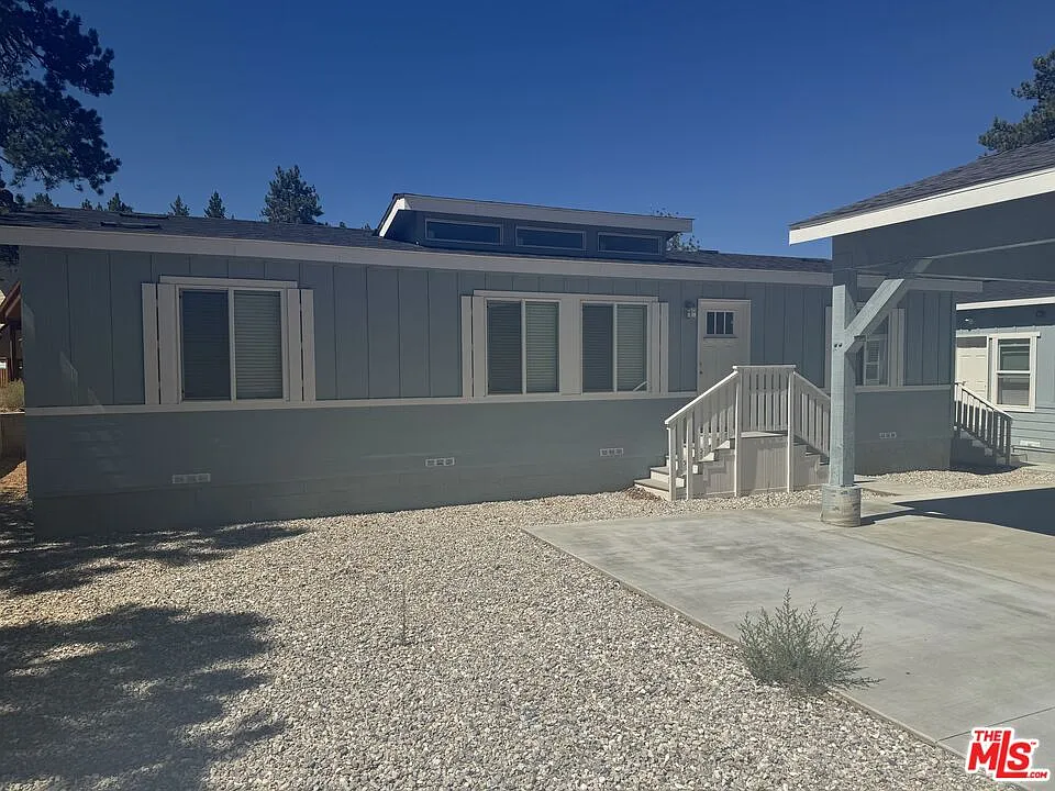 3 bed, 2.0 bath, 1128 sqft, $2,295 — Photo 2