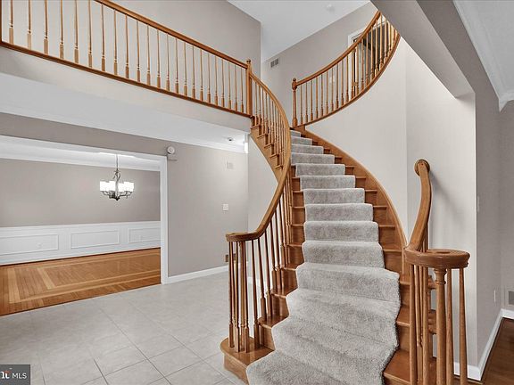 2nd image of 110 New York Ave