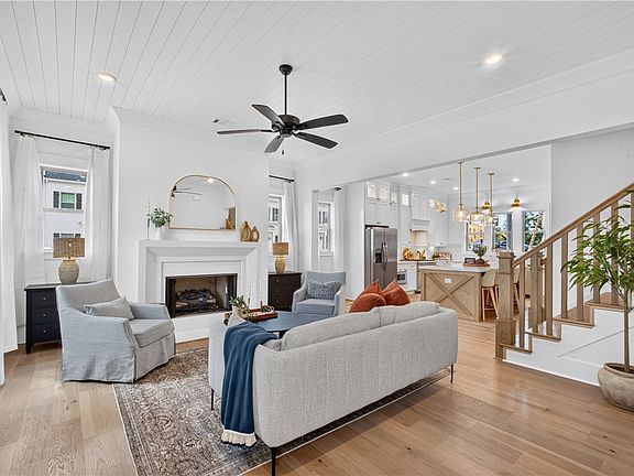 2nd image of 1027 E Glenn Ave #603