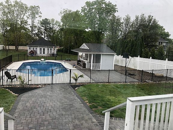 2nd image of 874 Derry Dr
