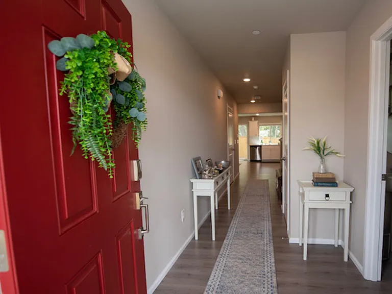 1118 Swan Loop — Photo 3