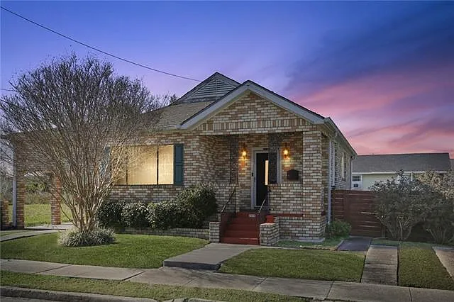 2 bed, 1.0 bath, 1150 sqft, $1,700 — Photo 2