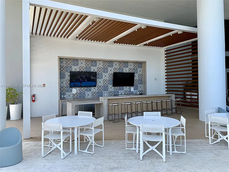 16385 Biscayne Blvd #1104 — Photo 74