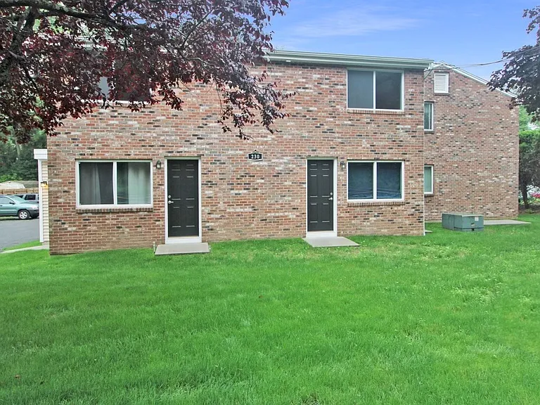 230 Blakeslee St #8 — Photo 4