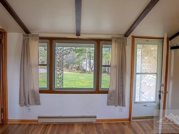 5th image of 147 Windmere St