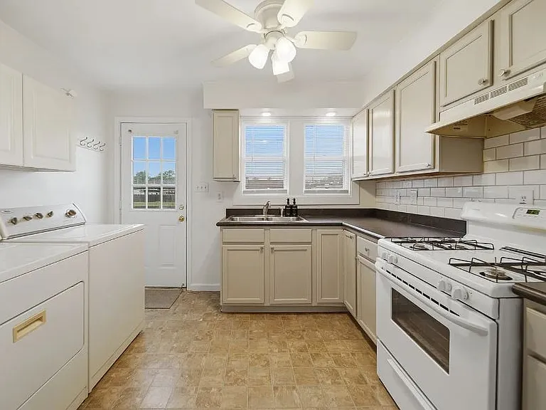 Kitchen, please notice the washer and dryer included.