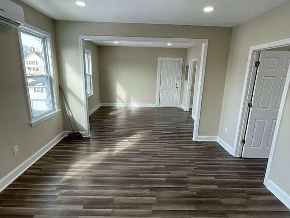 3rd image of 95 Hawthorne Ave #3