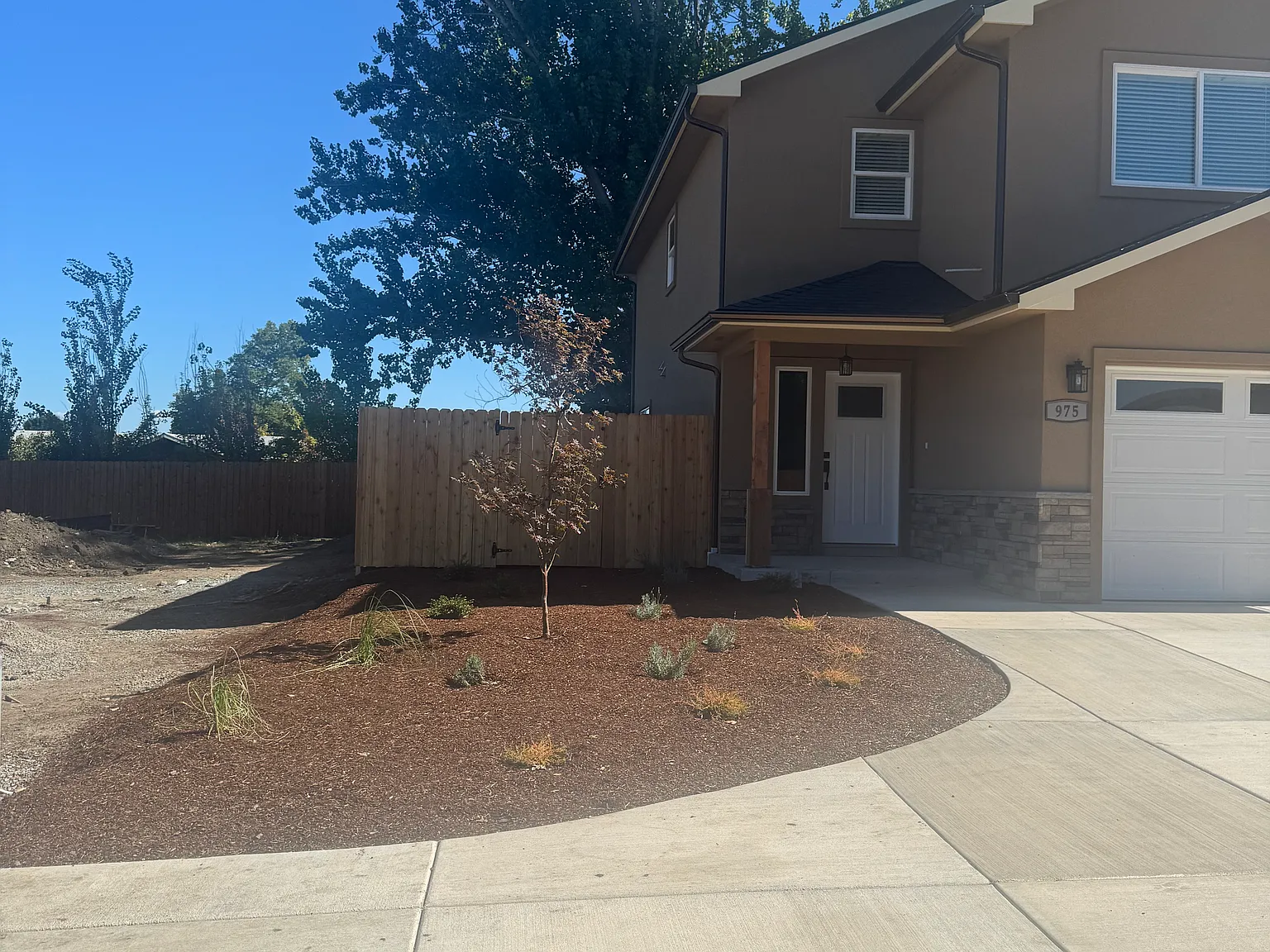 3 bed, 2.5 bath, 1300 sqft, $2,200 — Photo 2