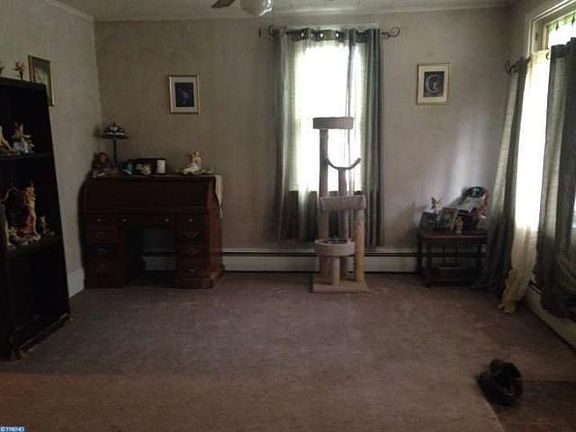 5th image of 218 E Market St