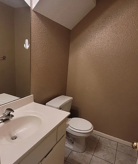 801 Johnson Cir — Photo 20