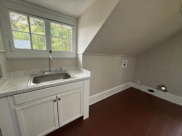 104 Parkview St W — Photo 13
