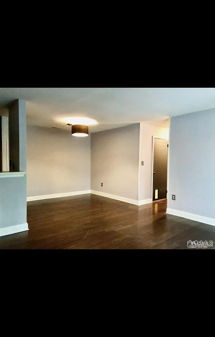 2 bed, 950 sqft, $2,100 — Photo 1