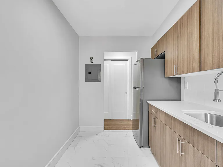 Palisades Manor Apartments — Photo 12