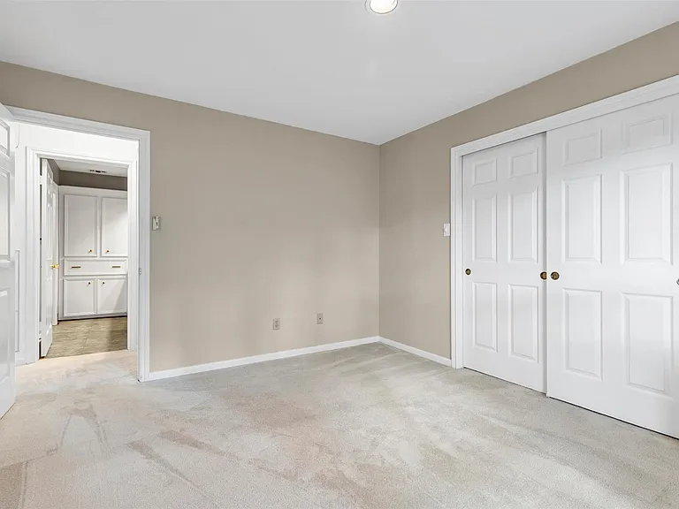 1127 Barkston Dr — Photo 32