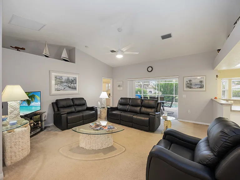 107 Cottage Pl — Photo 6