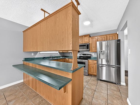 5th image of 640 Warwick Rd NW