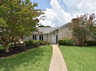 5302 Spanish Oak Dr, Houston, TX 77066