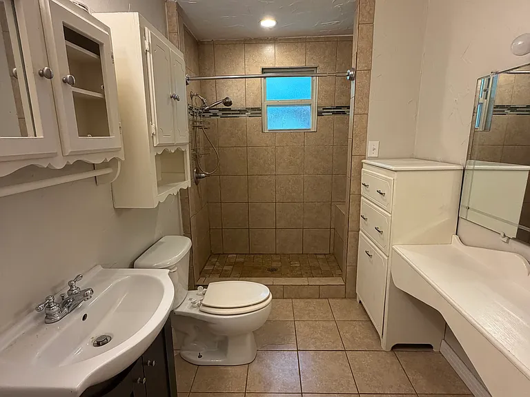 3406 Larkspur Ln — Photo 7