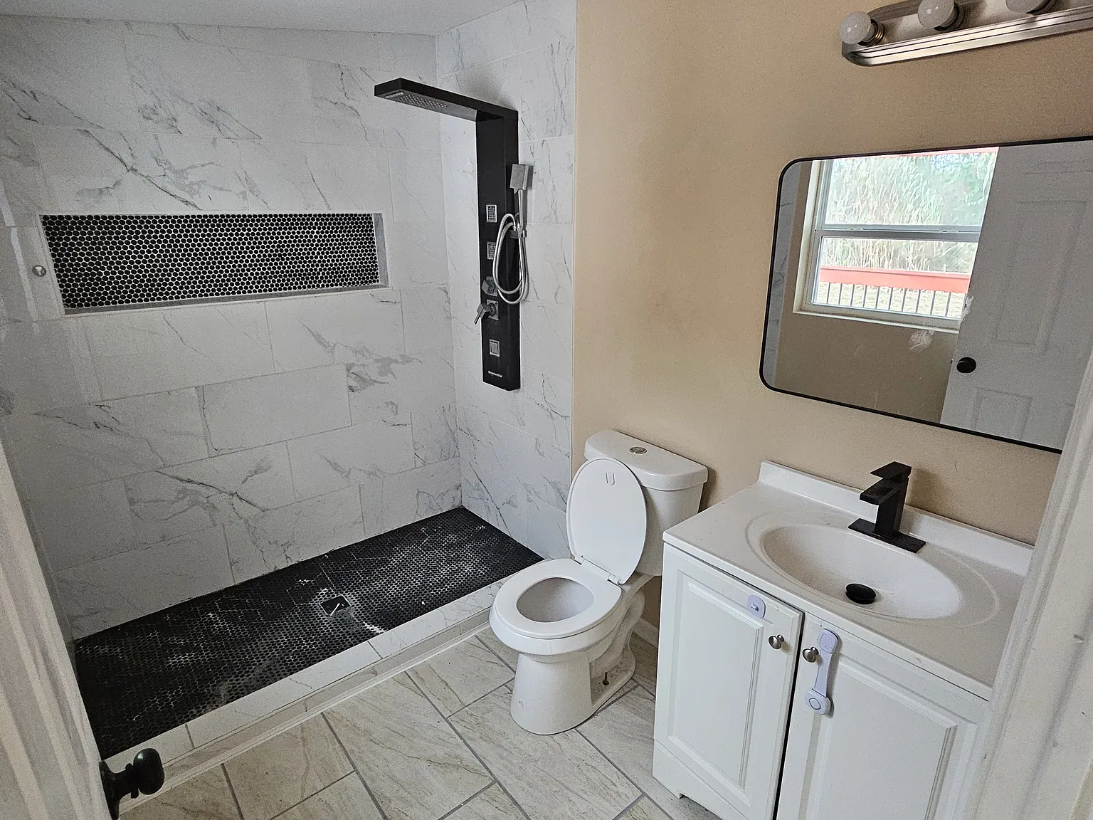 3 bed, 1020 sqft, $1,700 — Photo 3