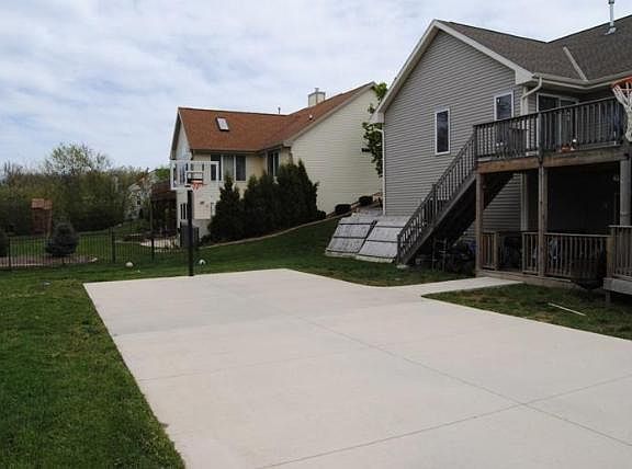 Great basketball court!