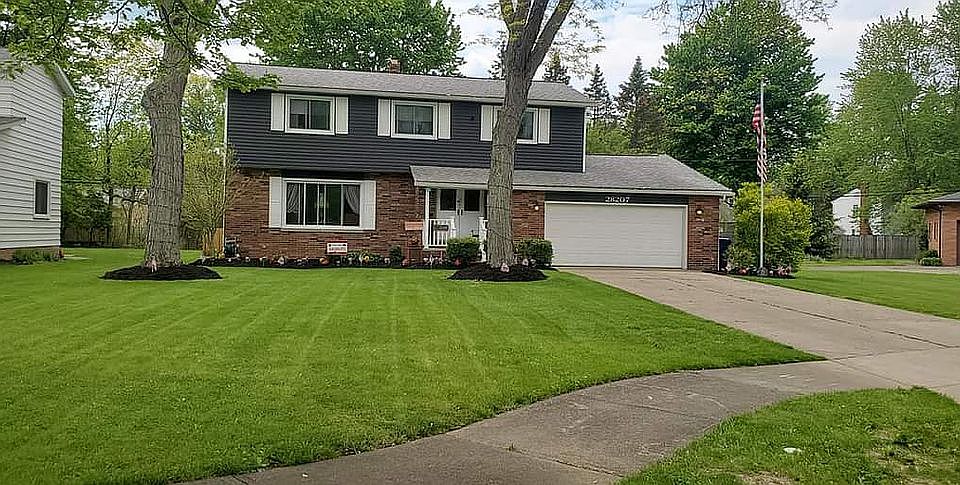 1st image of 28207 Wisteria Dr