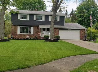 28207 Wisteria Dr, North Olmsted, OH 44070