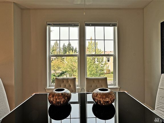 Dining space can expand for larger gatherings