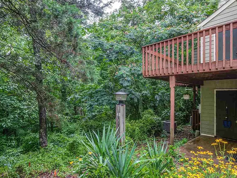 310 Cedarwood Ln #B — Photo 5