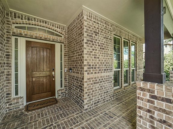 3rd image of 6 S Wheatleigh Dr