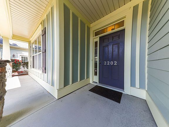 4th image of 2202 E Oak Bridge Way