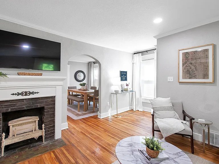 872 N Spaulding Ave #872 — Photo 2