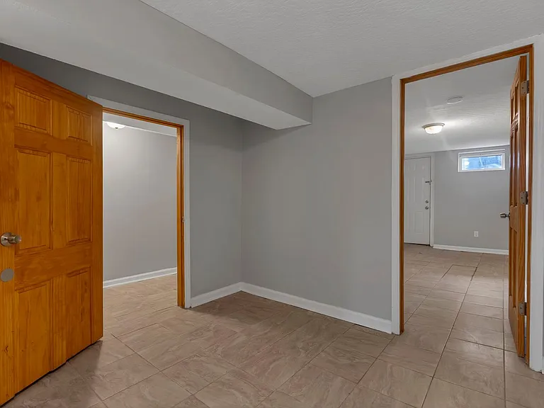 2023 - 2025 Sullivant Ave — Photo 21
