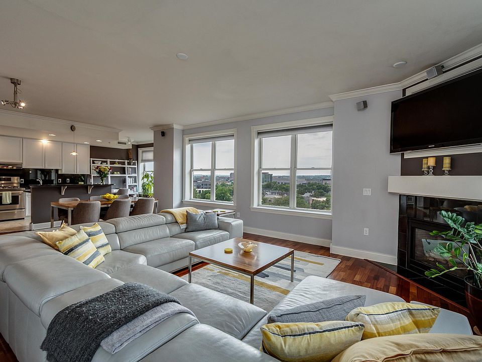 1st image of 360 W Washington Ave Unit 815