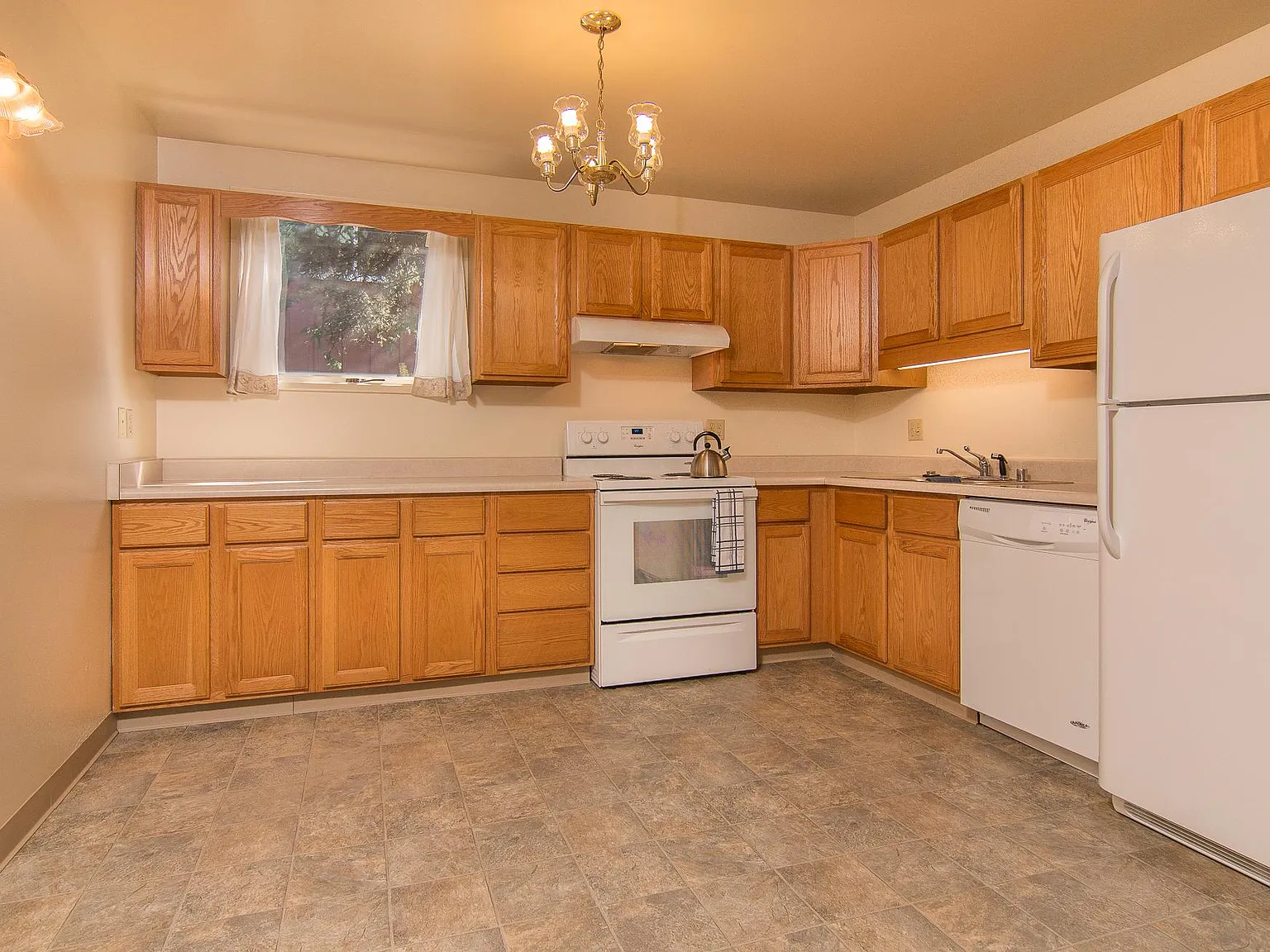 2 bed, 950 sqft, $1,800 — Photo 4
