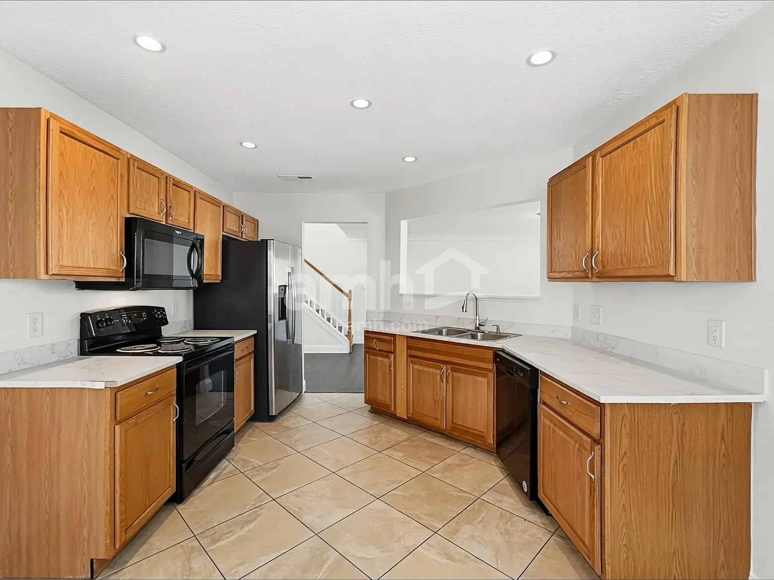 3 bed, 2.0 bath, 1800 sqft, $2,155 — Photo 4