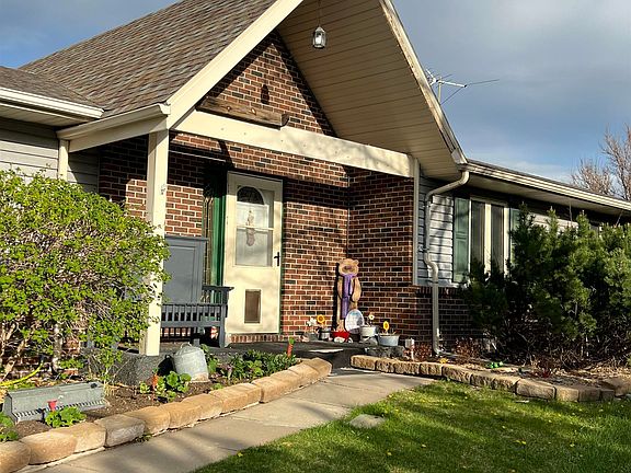 2nd image of 901 Sioux Lane